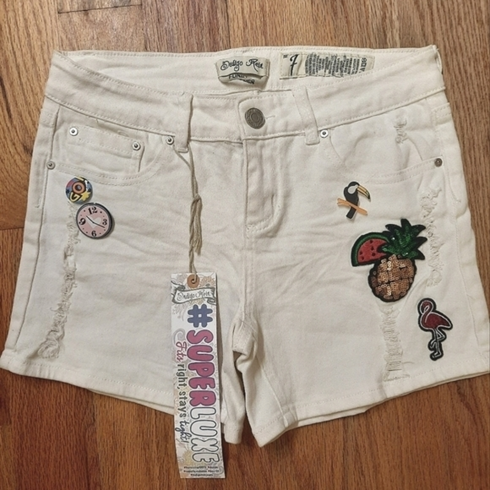 Indigo Rein White Denim Shorts! NWT - Buttons‎ / Patches / Sequins! SIZE 7